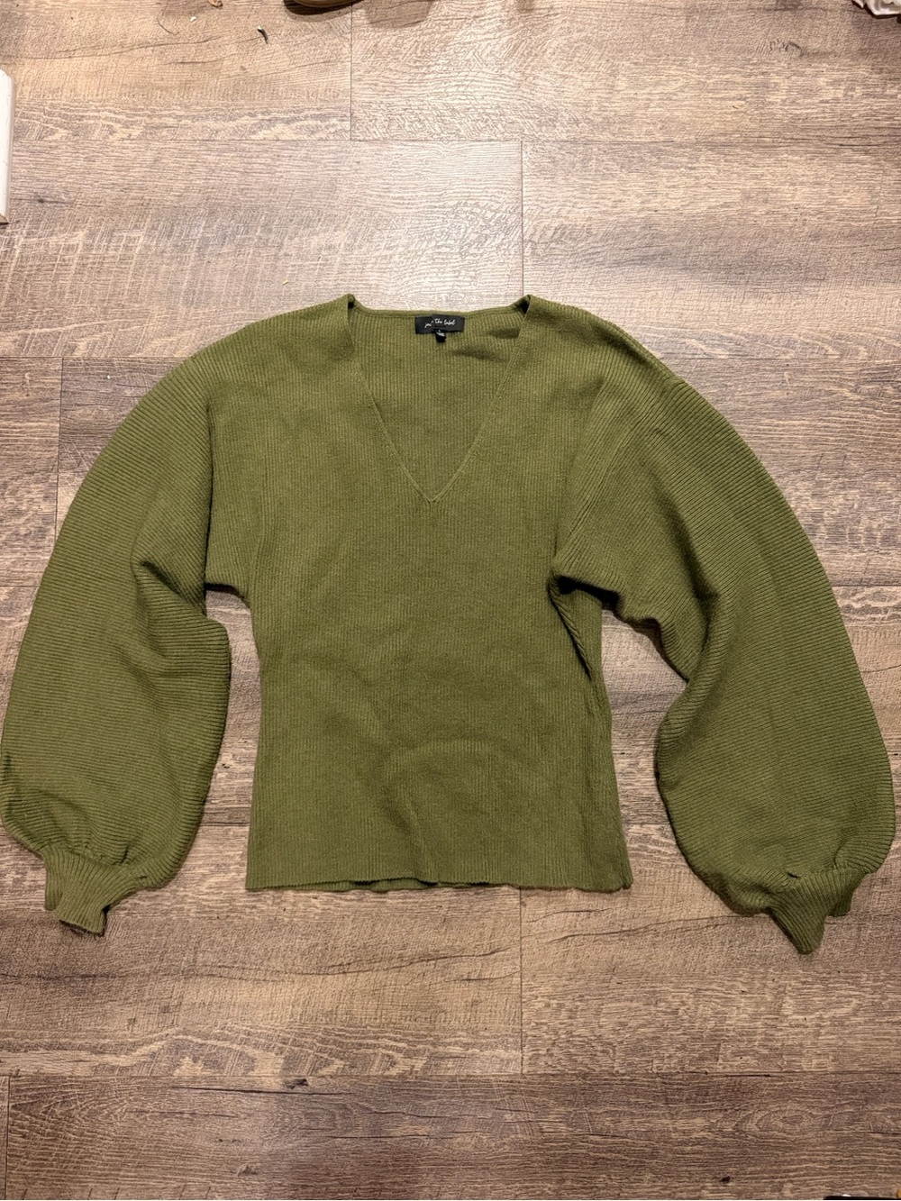 Jace the Label Olive V-Neck Balloon Sleeve Sweater Size L